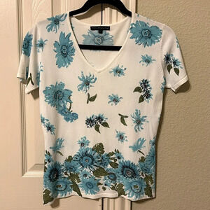 Pierre knit top w floral design and beadwork accents - excellent condition
